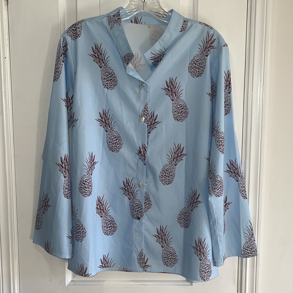 The boyfriend shirt that can be rolled up. Button up pineapple blue LS top